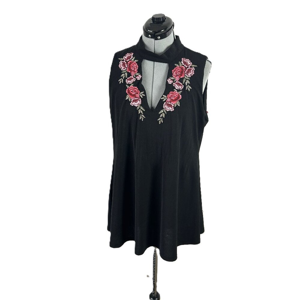 La Vanya Sleeveless Rose Embroidered Top 1X Black